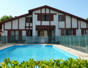 House to sell on the Basque Coast. Saint-Jean-de-Luz. 204m²,  6 chambres,  1 595 000 €.